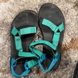 Teva sandals
See photos for condition. Great for hike and water.